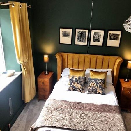 كيغلي No 11 Bistro & Rooms المظهر الخارجي الصورة
