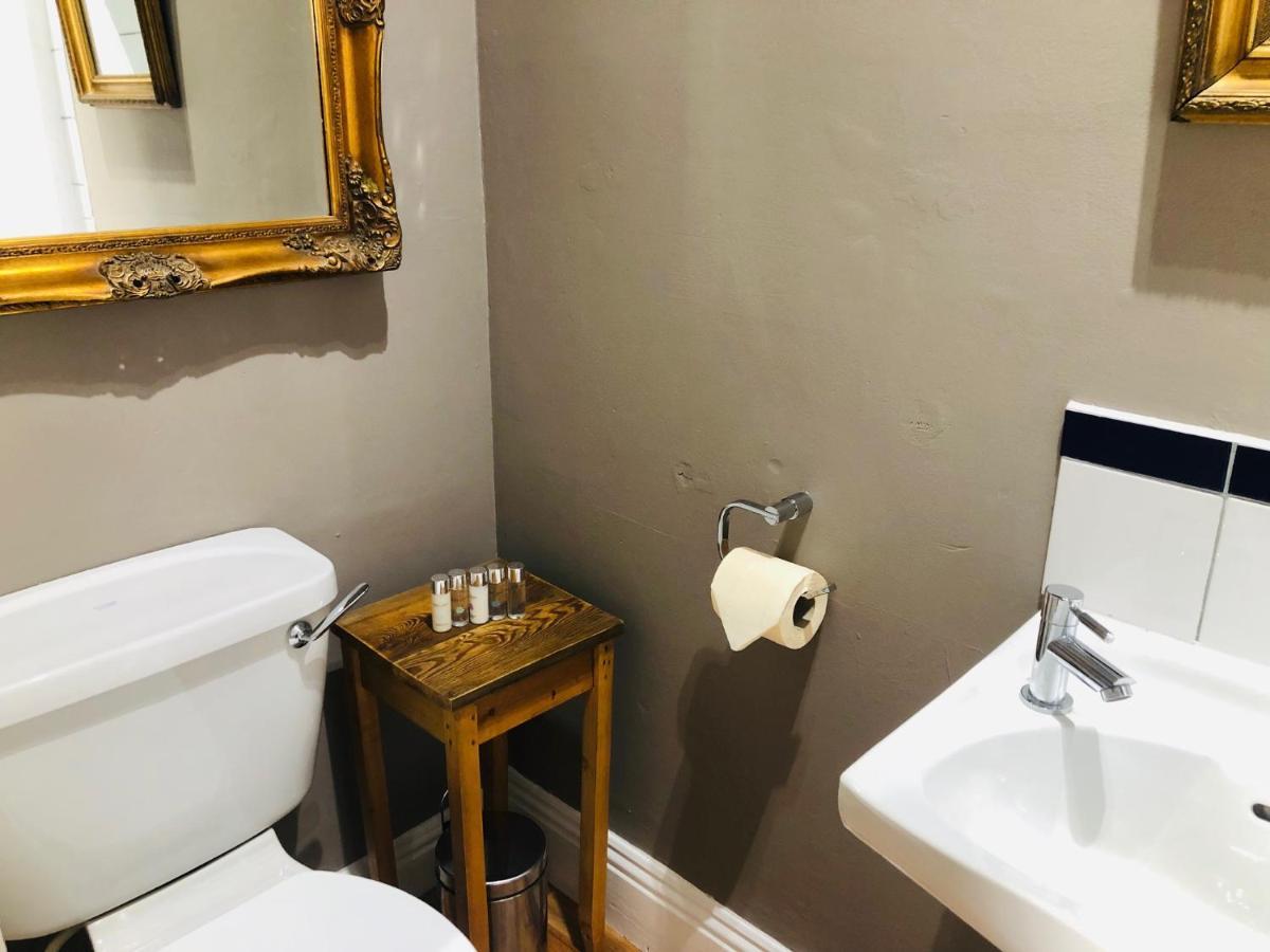 كيغلي No 11 Bistro & Rooms المظهر الخارجي الصورة