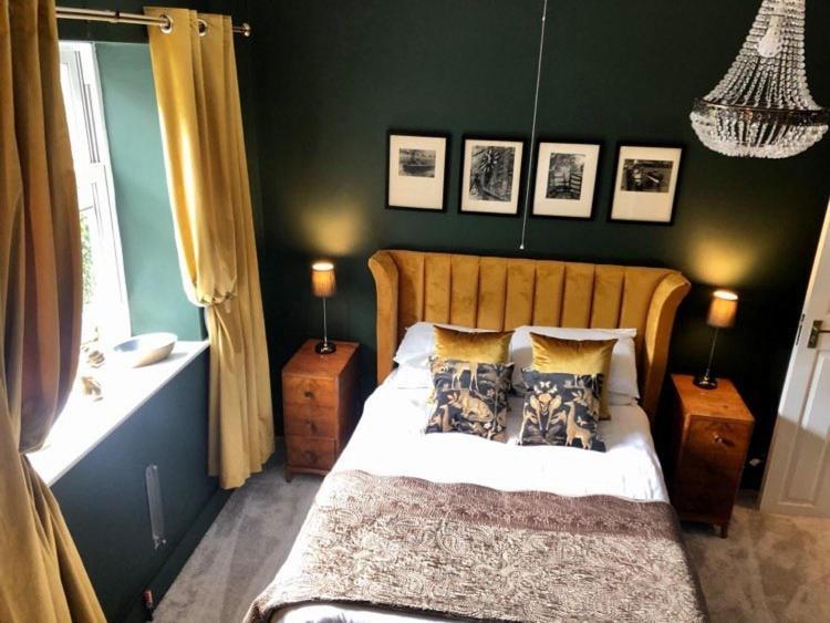كيغلي No 11 Bistro & Rooms المظهر الخارجي الصورة