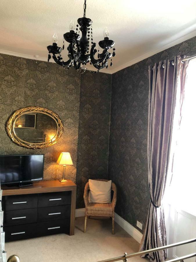 كيغلي No 11 Bistro & Rooms المظهر الخارجي الصورة